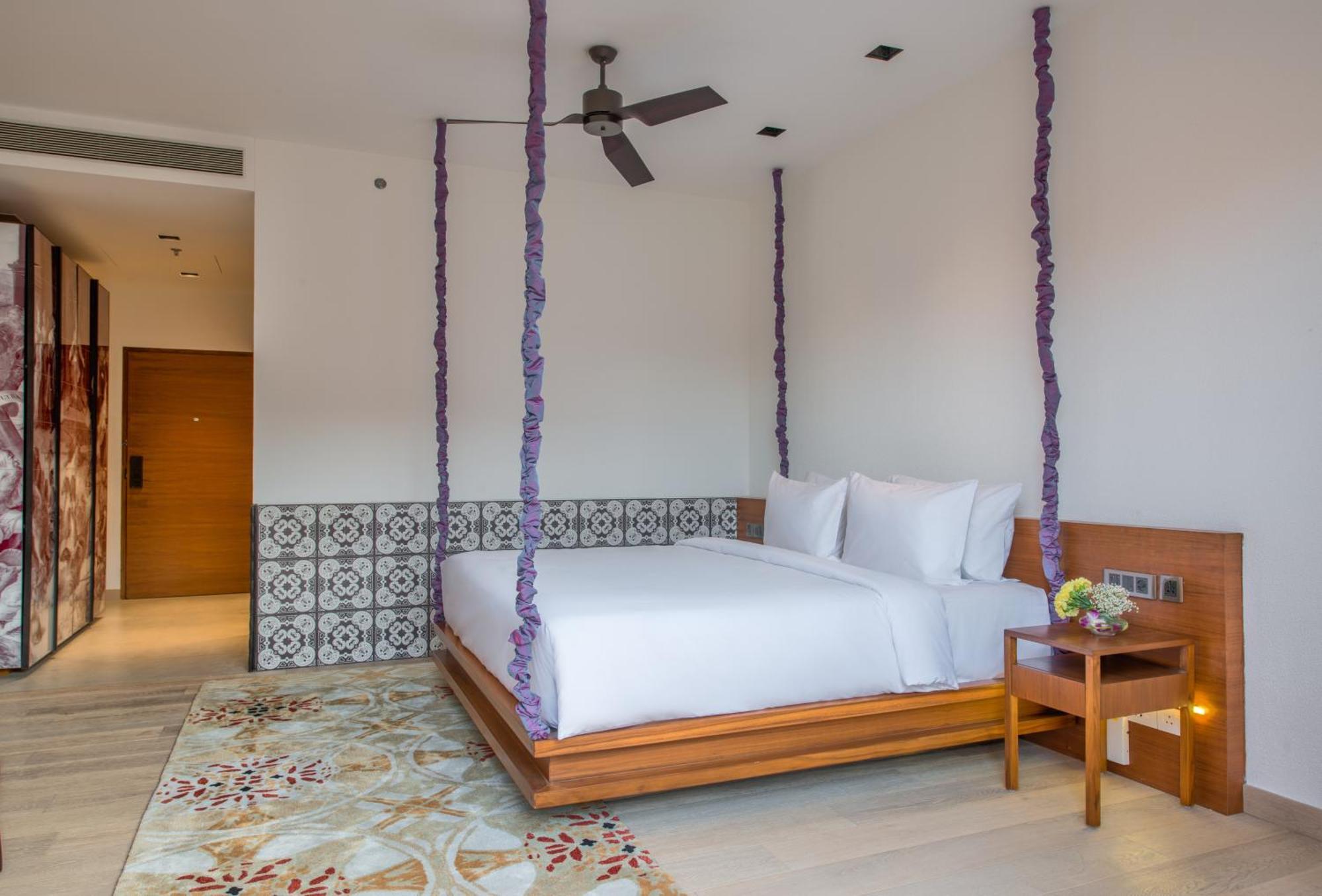 Azaya Beach Resort Goa Бенаулим Экстерьер фото