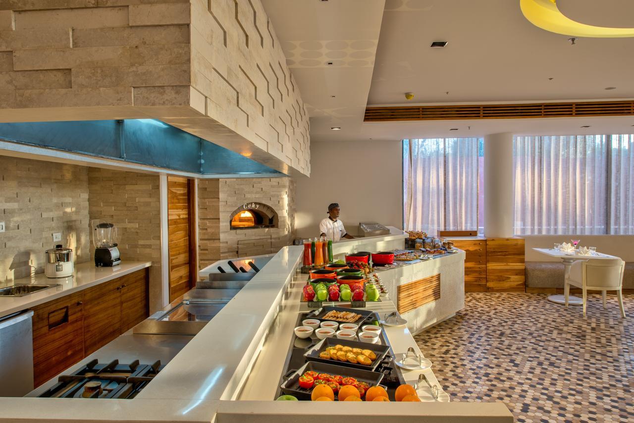 Azaya Beach Resort Goa Бенаулим Экстерьер фото