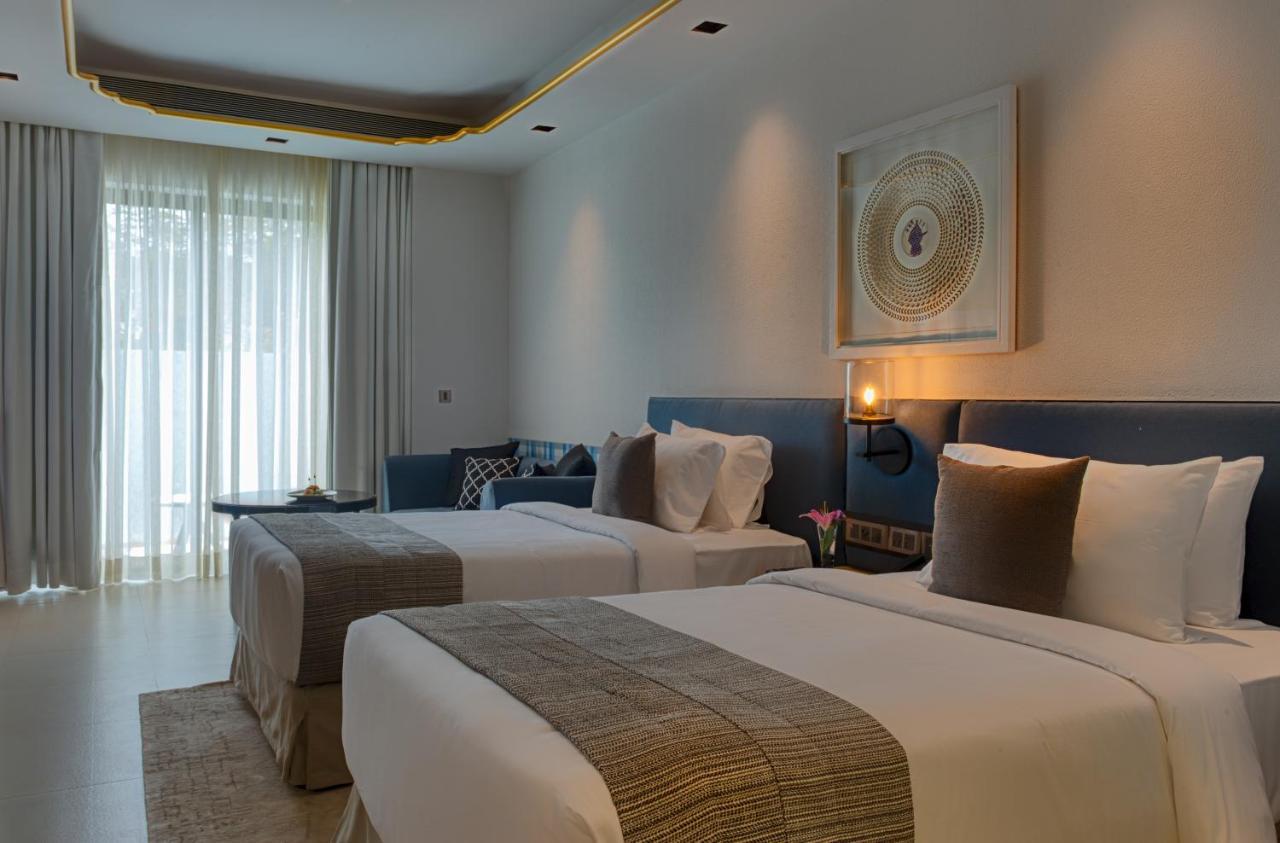 Azaya Beach Resort Goa Бенаулим Экстерьер фото