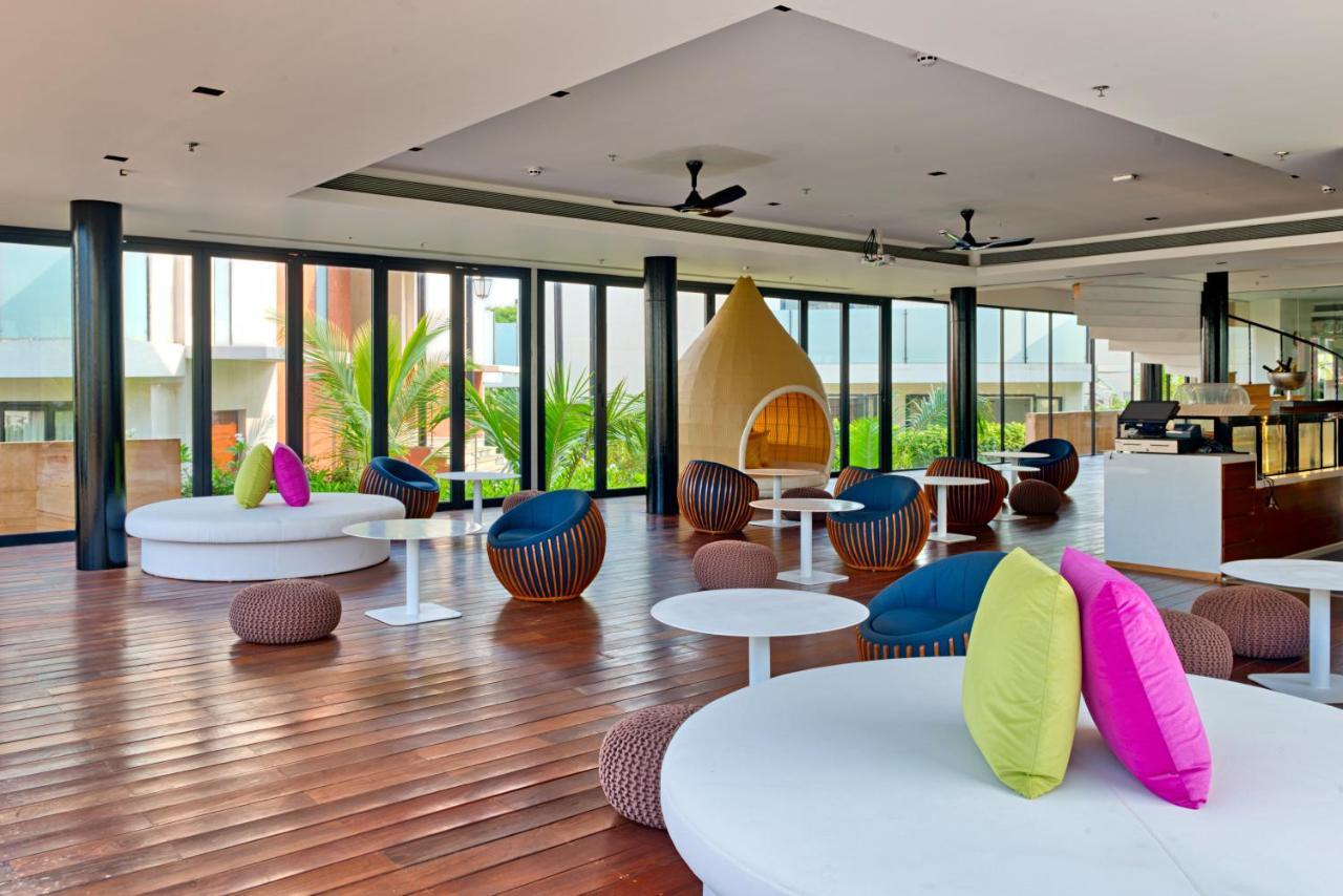 Azaya Beach Resort Goa Бенаулим Экстерьер фото