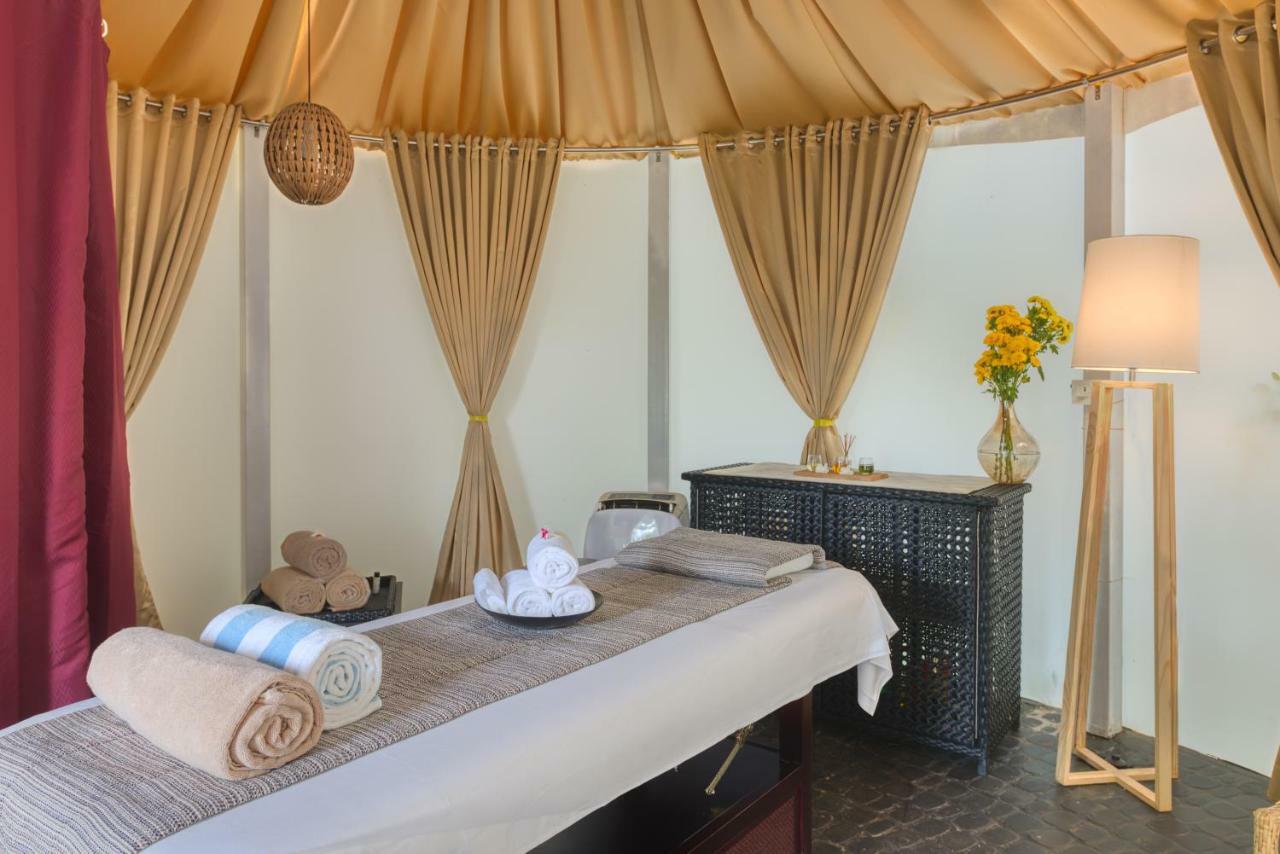 Azaya Beach Resort Goa Бенаулим Экстерьер фото